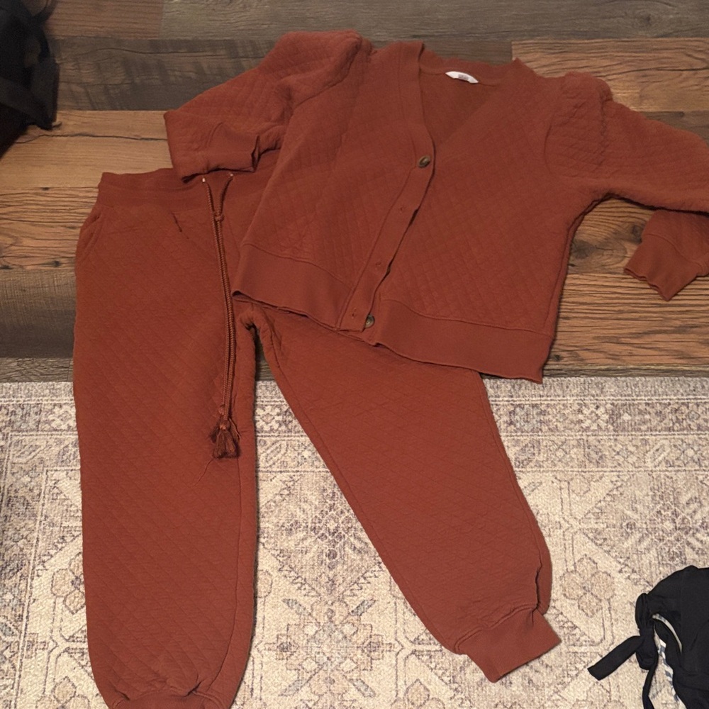 Time and Tru Women's Rust Quilted Set